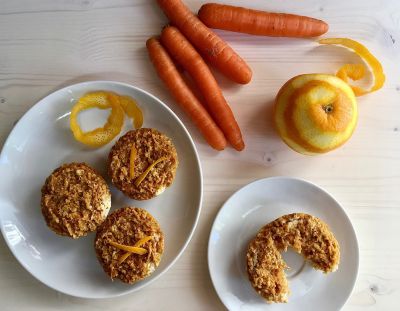 Carrot cake oatmeal poffins - stuffed with orange frosting